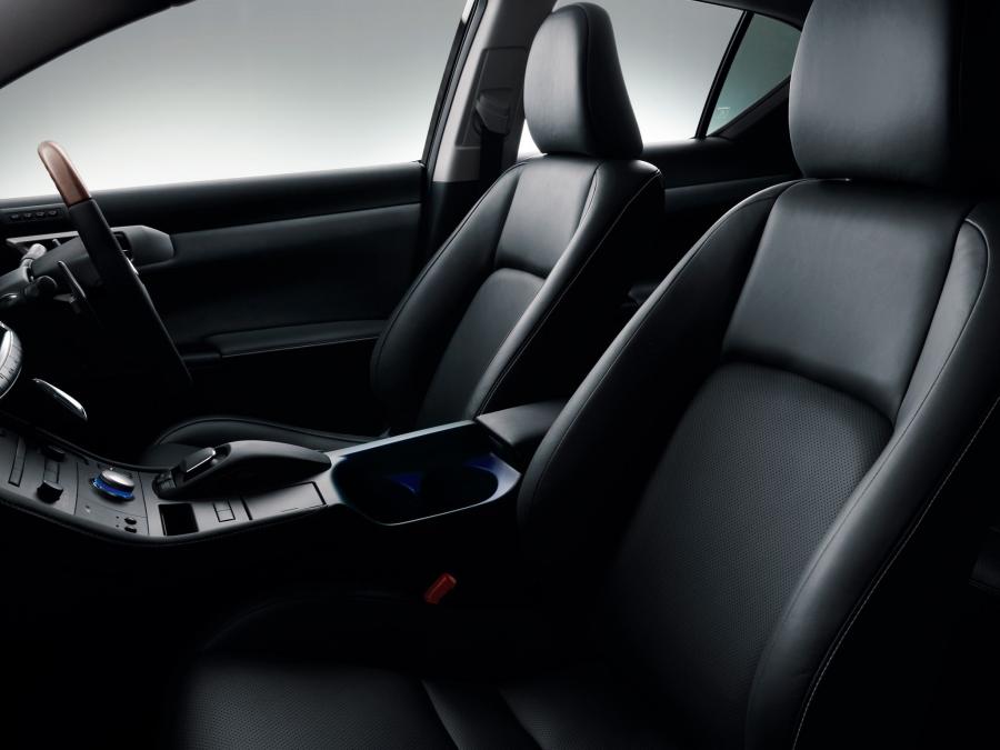  Lexus CT200h F-Sport 2011 года  (JP) (фото 3 из 5)